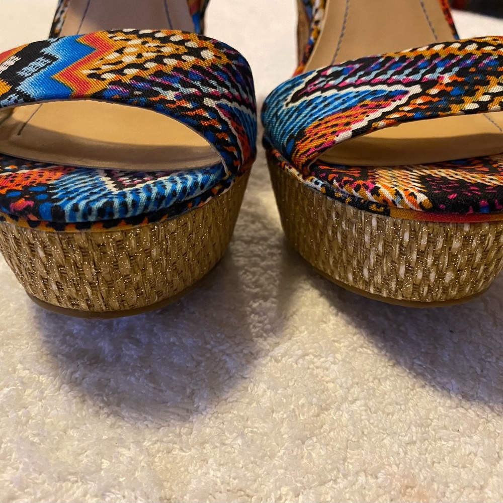 Almost Brand New Stylish Wedges By BCBG - Size 8.5 B - Wedge Height 5” - box 30 - Picture 9 of 10